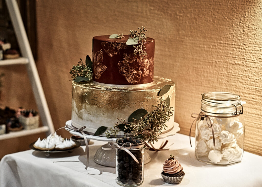 Hochzeitstorte in Golden